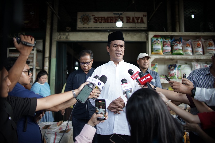 Sidak Pasar Cipinang, Mentan Amran Pastikan Harga Pangan Tidak Naik