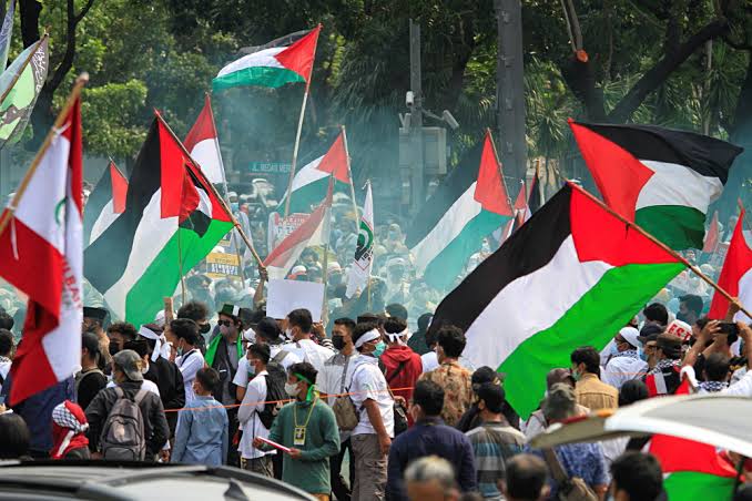 Ratusan Massa Dukung Palestina  Gelar Aksi Demo di Kedubes AS hingga Kantor PBB Jakarta